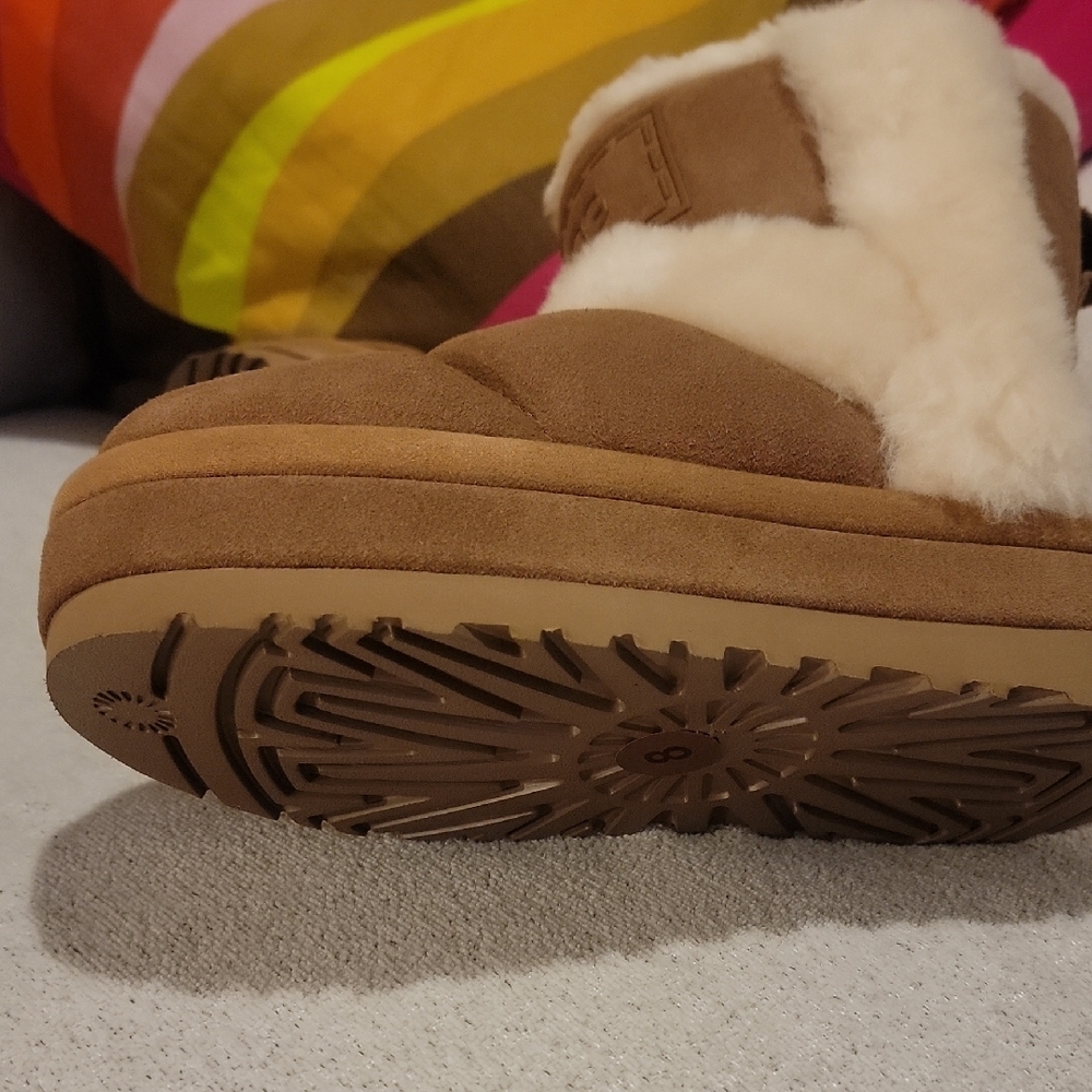 UGG 🔥 Ladies Tan and Cream Cozy Boots NEW !! - Picture 5 of 6